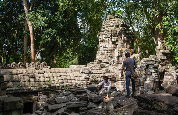 Veal-Rum-Plan-Stone-Field-at-Ratanakiri3