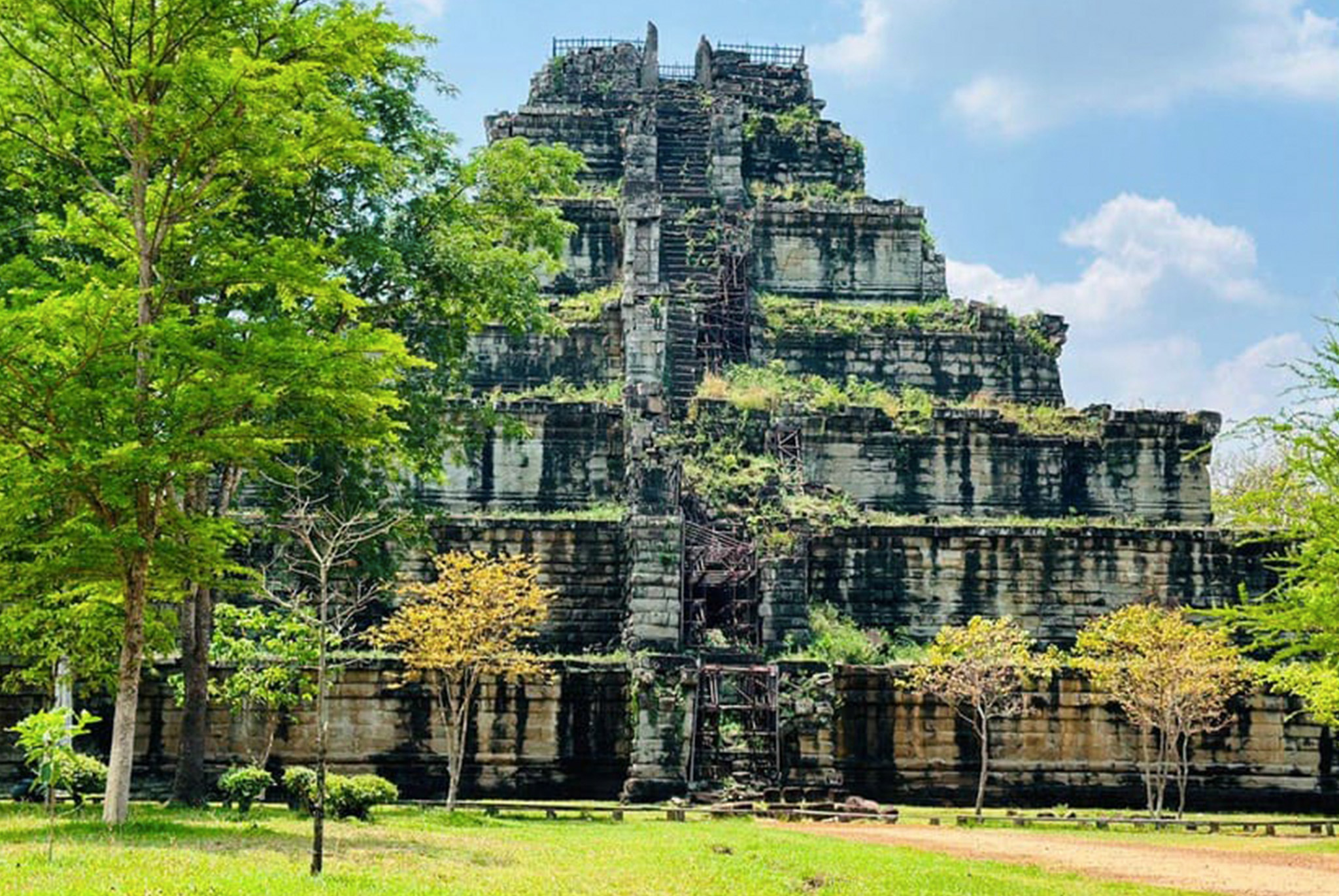 Ancient-Wonders-and-Culinary-Adventures-from-Phnom-Penh