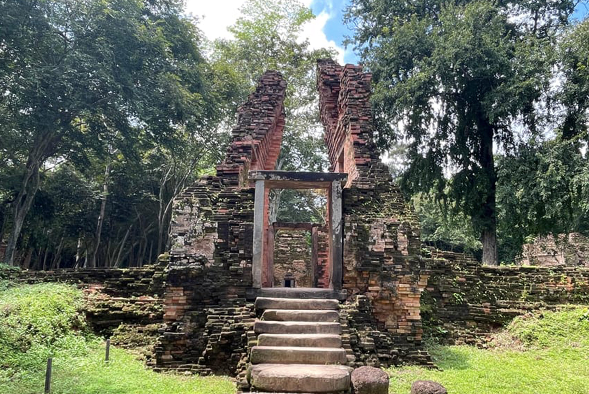 Ancient-Wonders-and-Culinary-Adventures-from-Phnom-Penh