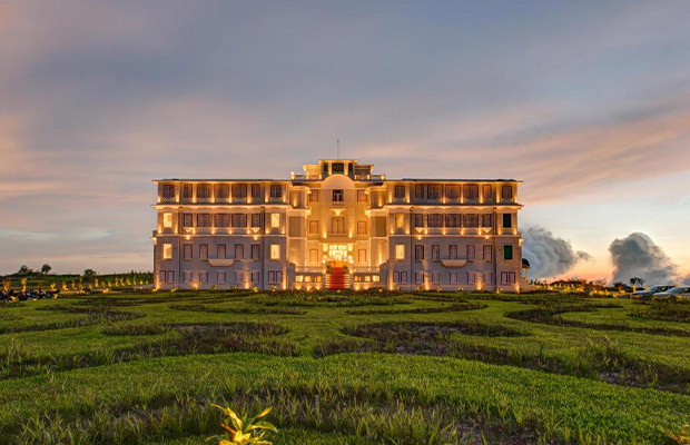 Le-Bokor-Palace-–-Kampot1